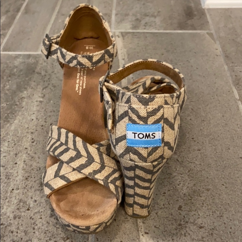 TOMS wedges size 8